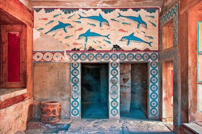 Minoan Crete: Knossos Palace, Winery Visit and Lunch at Archanes - Indulging in a Traditional Lunch at Archanes
