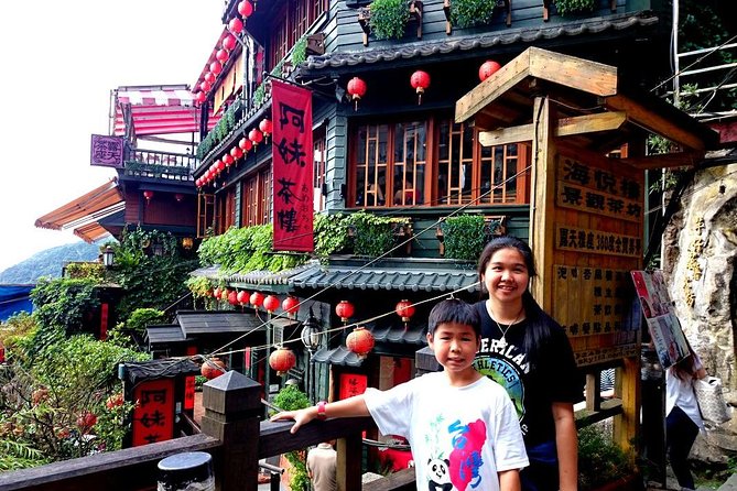 N113 Jingtong Station Pingxi Old Street Jiufen Old Street Keelung Miaokou Night Market Day Tour (10h - Local Cuisine and Food Stops