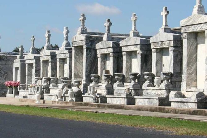 Oak Alley Plantation and 3-Hour New Orleans City Tour - Plantation Tour