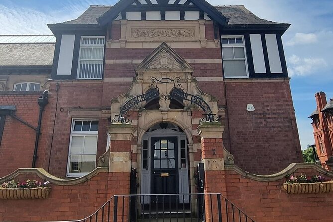 On the Origins of Charles Darwin: A Self-Guided Audio Tour of Shrewsbury - Discovering Darwins Influences in the Town