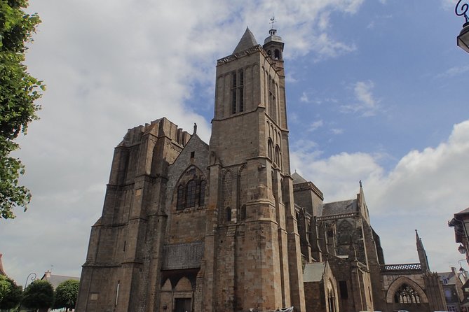 One Day Stroll in the Small Towns of Character of Ile Et Nilaine - Uncovering Historical Treasures