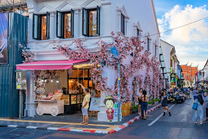 Phuket City Tour to Old Town Market, Chinese Temple and Museum - Discovering the Local Museum