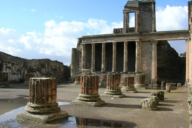 Pompeii Archaeological Site Walking Tour Tickets With a Real Archaeologist - Guides Assistance and Friendliness