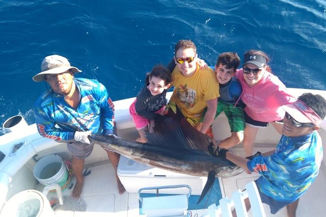 Private Air-Conditioned Fishing Rental in Cancun (up to 9) - Inclusions