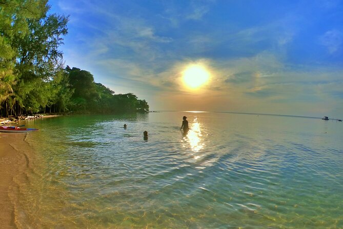 [Private Charter] SEA-KAYAKING Along HALF-MOON BAY & SUNSET DRIFTING & DINNER - Romantic and Thrilling Experience