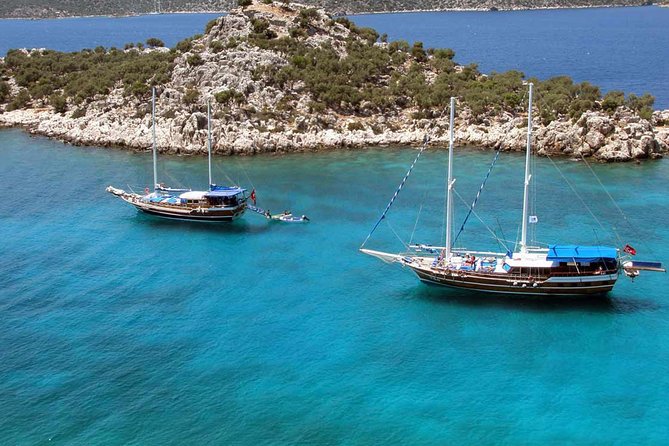 Private Daily Boat Tour ! - Boat Features and Amenities