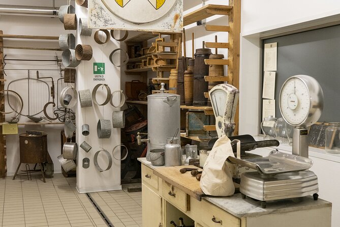 Private Full Day Cheeses and Gins Tour in the Prosecco Hills - Distillery Visit and Gin Making Process