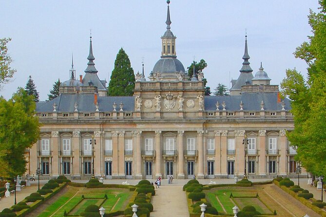 Private Guided Tour With Admission to La Granja and Fabrica De Vidrio - Included Attractions