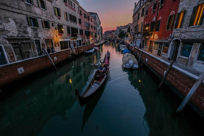 Private Mini Venice Photo Walk 2 Hours - Rave Reviews From Happy Travelers