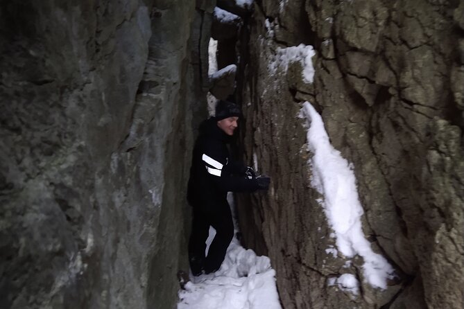 Private Nottawasaga Bluffs Caves Snowshoe/Crampons, Creemore Area - Cancellation Policy and Reviews