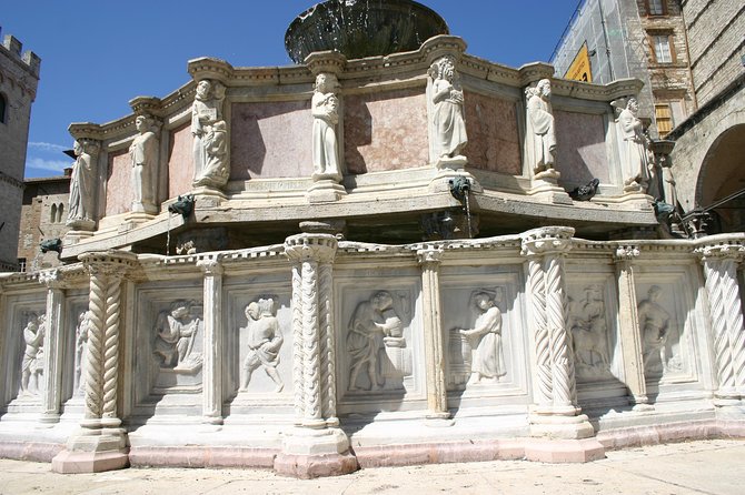 Private Perugia Walking Tour With Official Guide - Perugias Lively Atmosphere