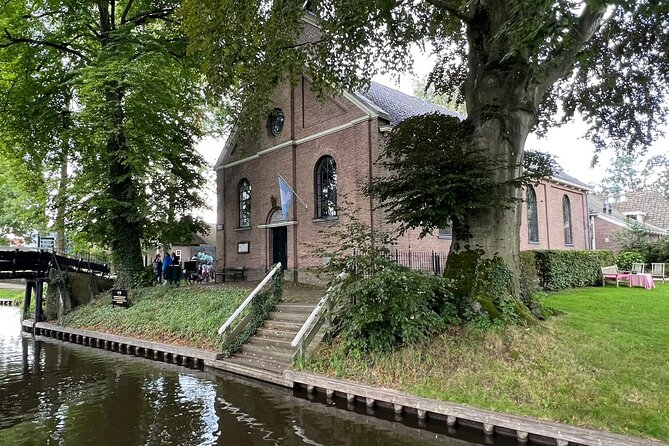 Private Self Guided Walking Tour in Giethoorn With Your Phone - Tour Experience