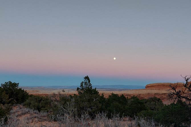 Private Sunset Hike At Devils Garden Arches National Park - Meeting and Pickup