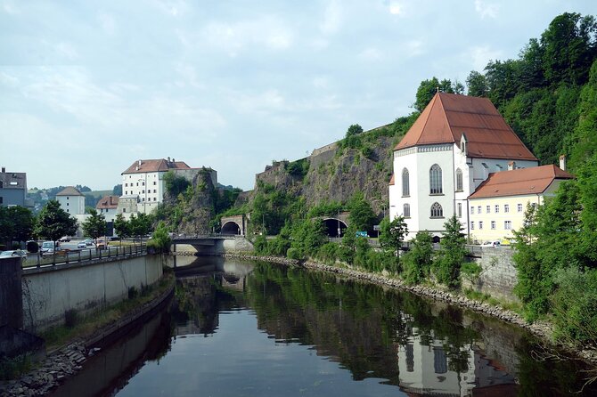 Private Transfer From Passau to Prague With 2 Hours of Sightseeing, Local Driver - Pricing and Group Size Options