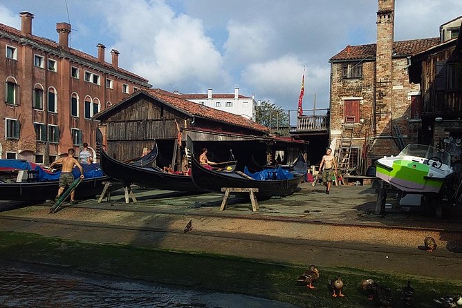 Private Venice Walking Tour Plus Murano Island Lunch and Glass Factory Visit - Traditional Italian Meal