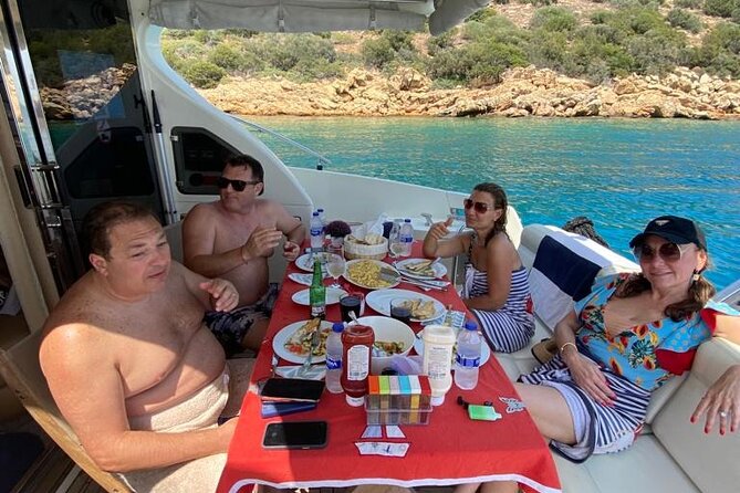 Private VIP Motoryacht Charter in Bodrum For 6 Hours With Lunch - Exclusive VIP Services and Amenities