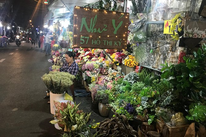 Private Walking Saigon Food Tour by Night - Tour Inclusions