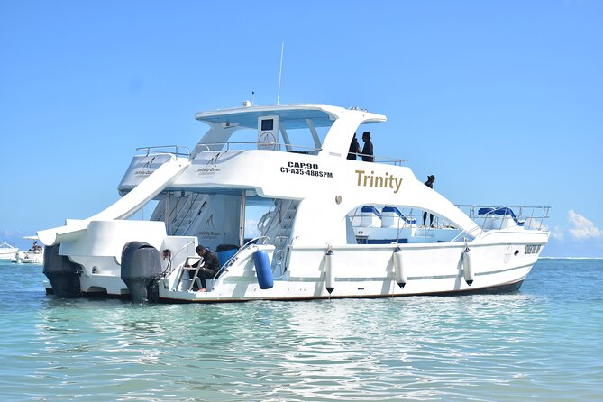 Punta Cana Booze Cruise: Snorkeling and Sand-Bar With Entertainment Team - Average Experience