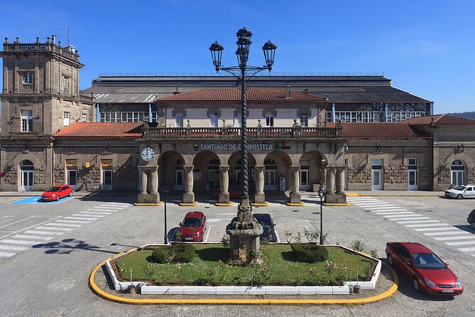 Santiago De Compostela Private Transfer From the City Centre to SCQ Airport - Common Questions