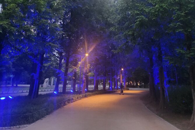 Seongsu-dong Walking Tour: K-Pop, Culture, Cheer, Friends & Relax - Soak in the Cheerful Atmosphere of Seongsu-dong