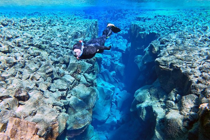 Silfra Wetsuit Snorkeling - Meet on Location Free Photos - Customer Reviews and Guide Arturo