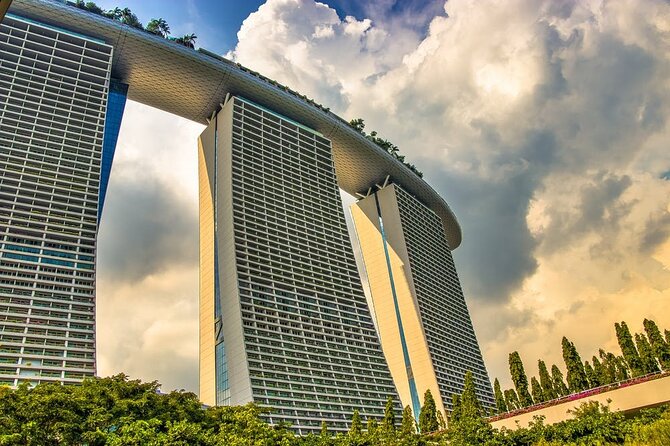 Singapores Food, Marina Bay & Capitol Building Walking Tour - Exploring Marina Bay