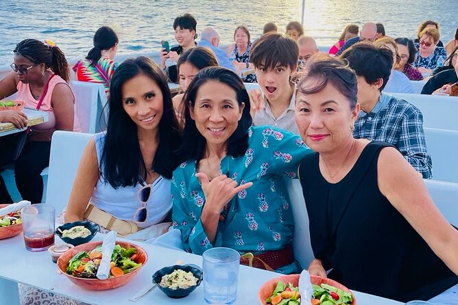 Sunset & Fireworks Dinner Cruise in Honolulu - Positive Customer Reviews