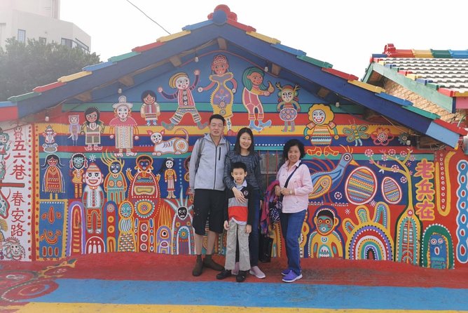 Taipei to Taichung Zhongshe Flower Market and Rainbow Village Day Trip - Rainbow Village Tour