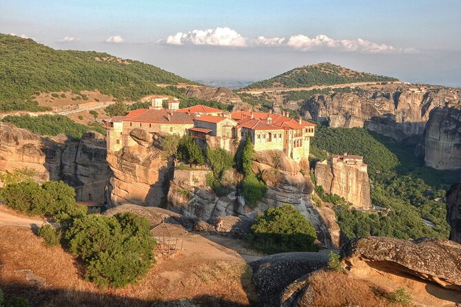 Thermopylae, Meteora and Delphi Full Day Tour - Positive Feedback on Tour Guides