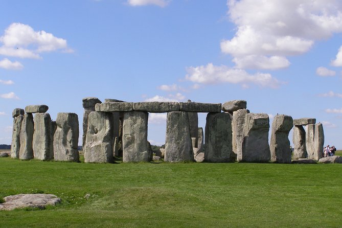 Transfer From Southampton to Heathrow via Stonehenge and Windsor - Private Vehicle Transfer