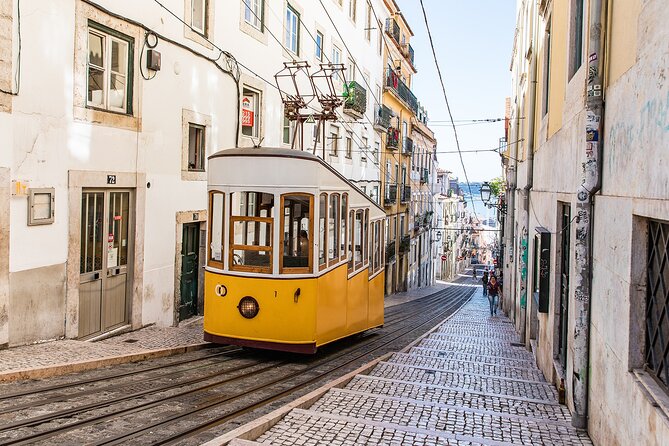 Tuk Tuk Experience Through the Historic Neighborhood of Alfama - Schedule