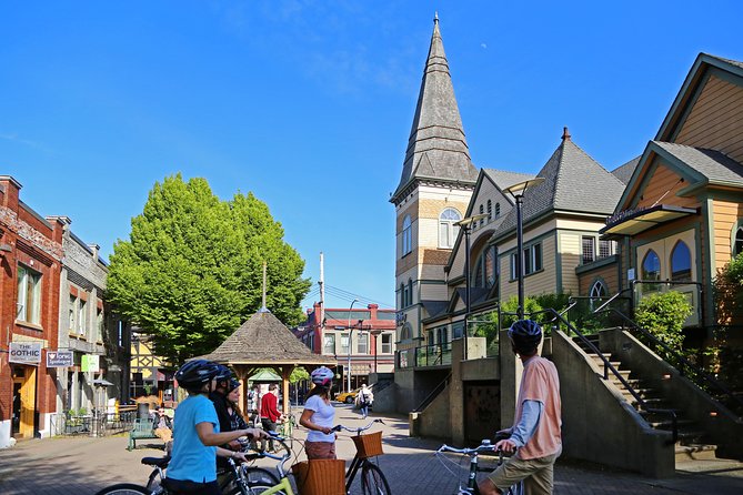 Victoria Shore Excursion: Castles, Hoods & Legends - Bike Tour - Meeting and Pickup