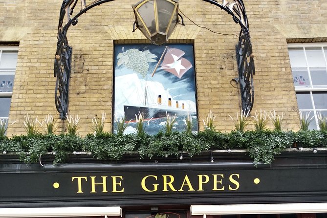 Walk the Secrets of the Titanic - Secrets of the White Star Pub