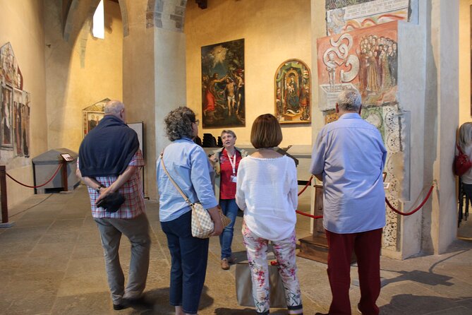 Walking Tour in Small Groups in English - Minimum Group Size Requirement