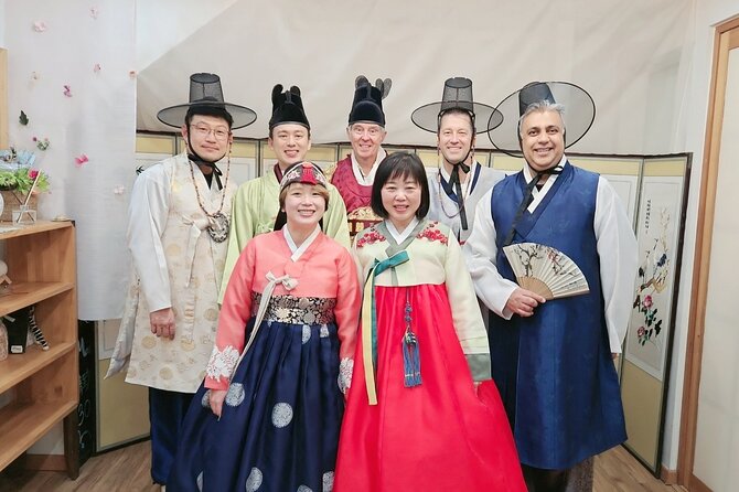 Wearing Hanbok Walking Tour in Bukchon With Liquor Tasting - Maximum Travelers on the Tour/Activity