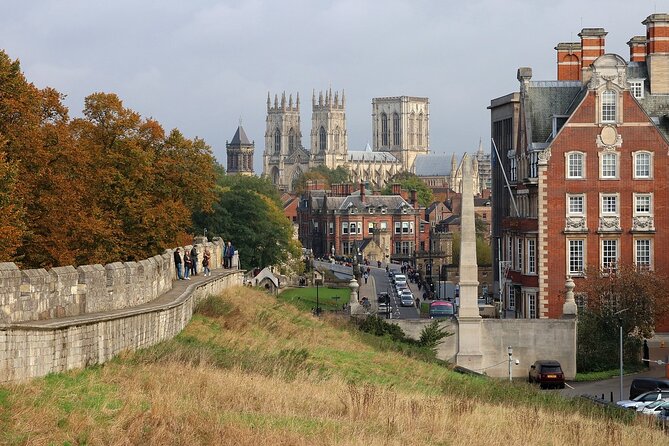 York Private Walking Tour With a Professional Guide - Benefits of a Professional Guide