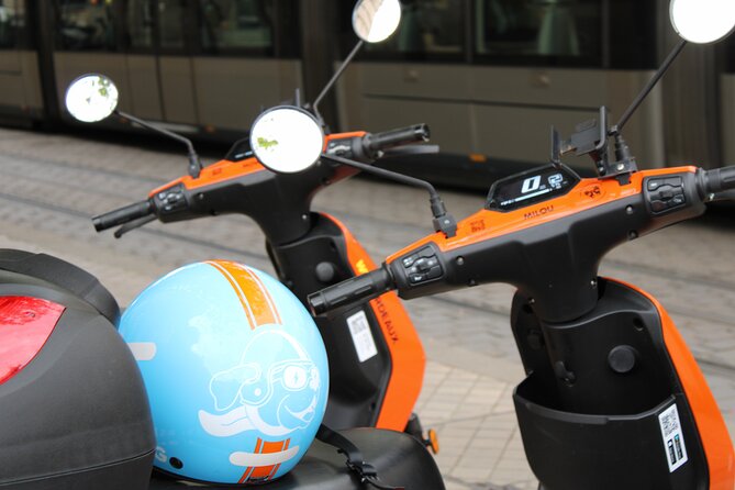2h Medieval Bordeaux History by Electric 50cc Motorbike - Traveler Photos