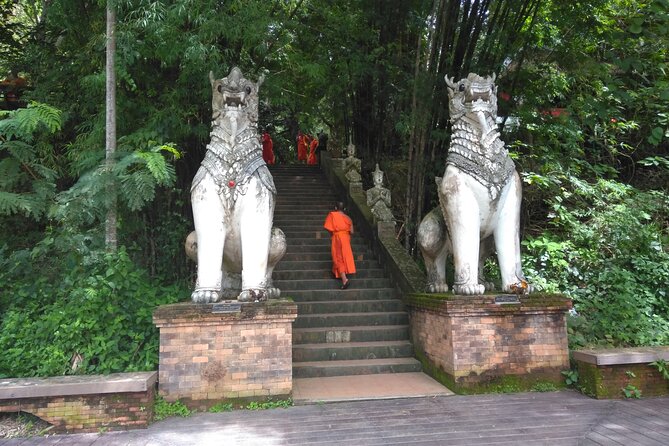 3-Hour Hike Round Trip Monk Trail to Wat Doi Suthep From Chiang Mai - Essential Packing List