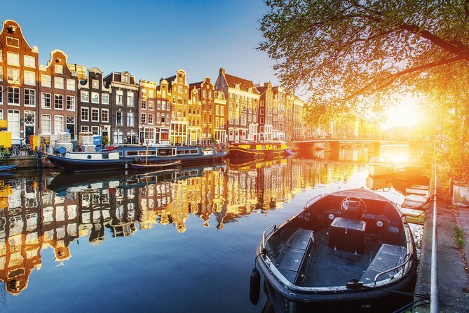 90-Minute Cheese and Wine Cruise in Amsterdam Canals - Captivating Sights and Landmarks