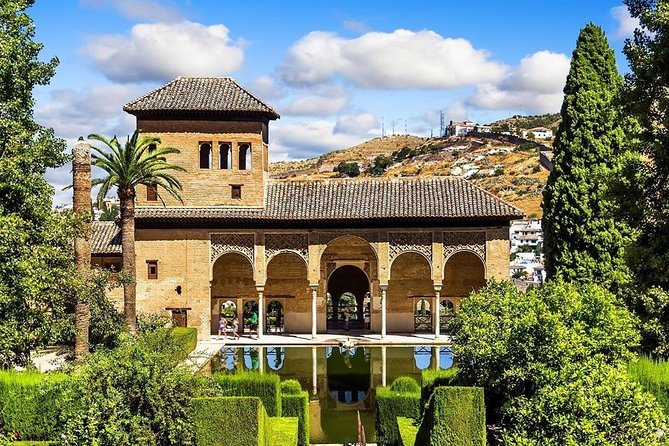 Alhambra Essential :Audio Guided Tour (With Nasrid Palaces) - Getting There