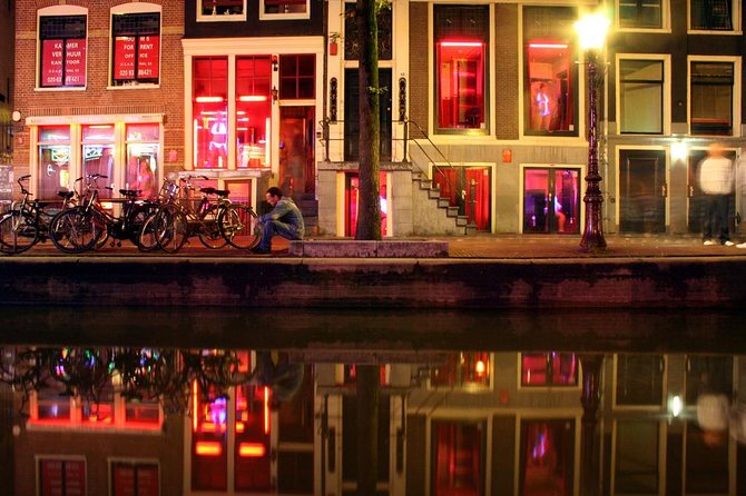 Amsterdam Red Light District and Coffee Shop Private Tour - Benefits of a Guided Tour