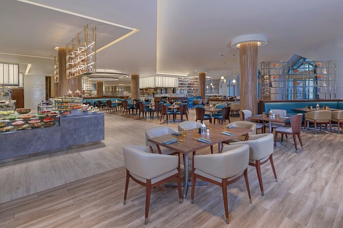 Atlantis the Palm Dinner Buffet With Monorail Day Pass - The Sum Up