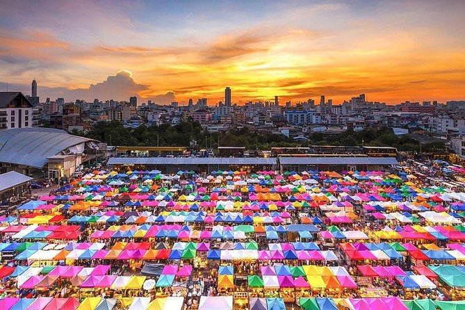 Bangkok Photo Safari in Neon Night Light - How to Create Stunning Light Trails in Bangkok