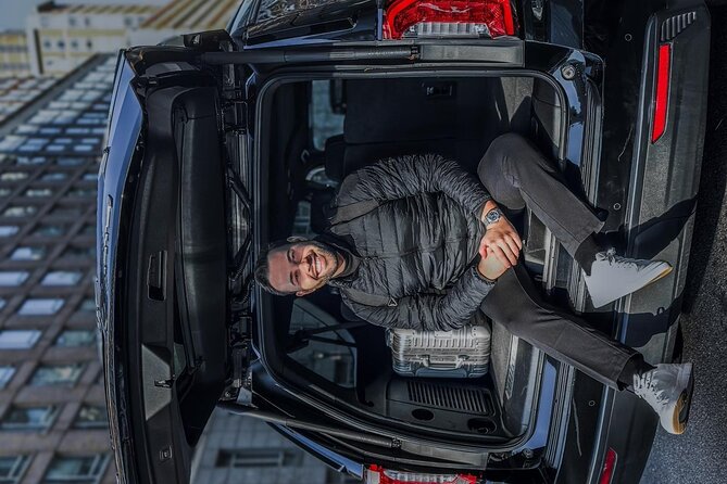 Black SUV Transfer From or To JFK, LGA, EWR - All Fees Included - What To Expect