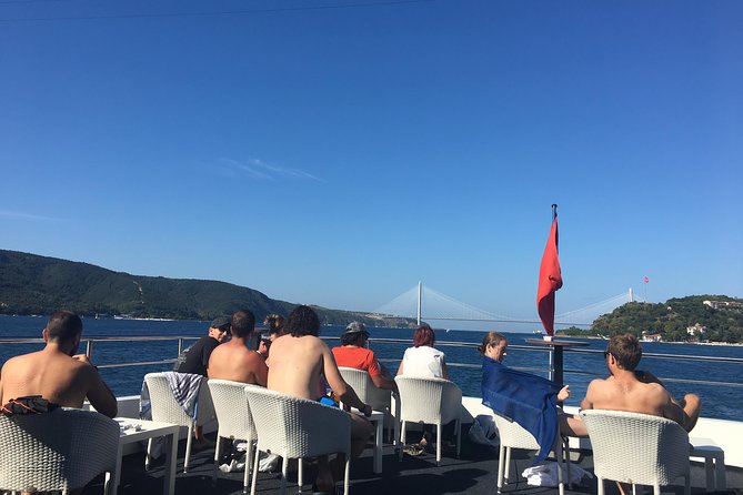 Bosphorus and Black Sea Half-Day Cruise From Istanbul Included Guide and Lunch - Criticisms of Food and Service Quality