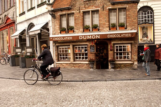 Brussels: Historical Highlights & Belgian Food Tasting Tour - Sampling Traditional Belgian Waffles
