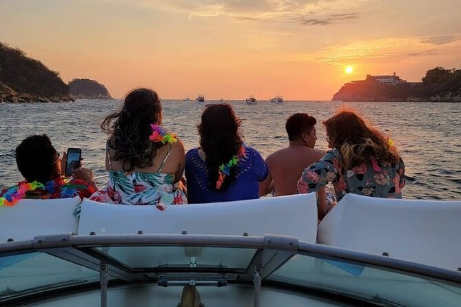 Cabo Sunset Yacht Tour at the Arch - With Dinner and Drinks - Traveler Photos