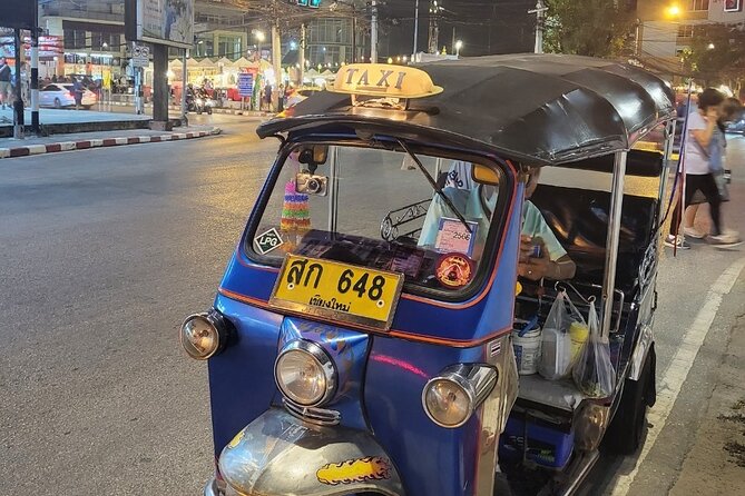 Chiang Mai Temples and Market Tuk-Tuk Evening Night Tour - Night Market Exploration