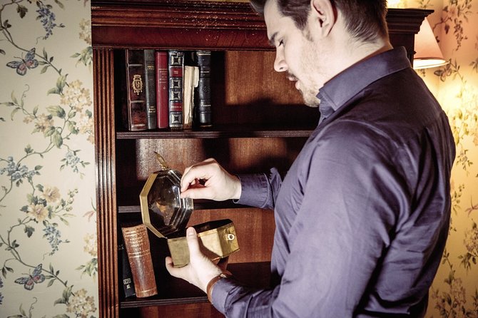 Da Vinci Escape Room - Team up and Race Against the Clock