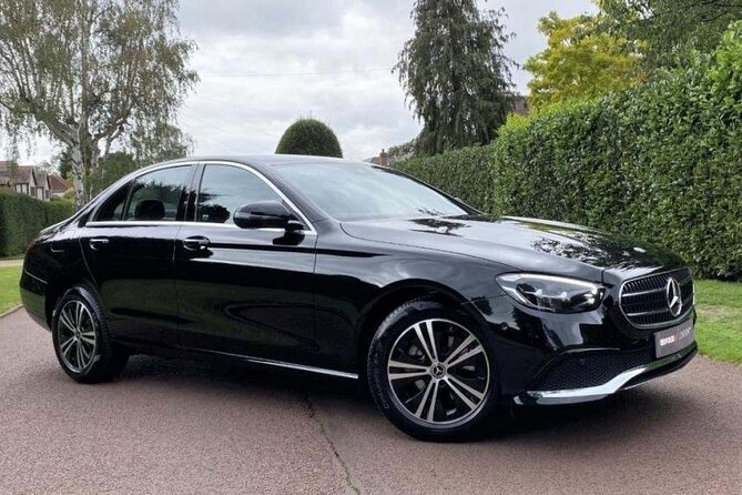 Departure Private Transfer Dusseldorf City to Dusseldorf Airport by Business Car - Efficient and Reliable Transfers